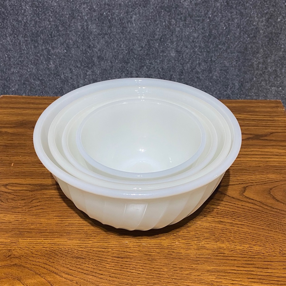 Anchor Hocking Fire-King Vintage Milk Glass Swirl Nesting Mixing Bowls Set of 4